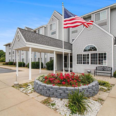 Microtel Inn And Suites Manistee Exterior foto